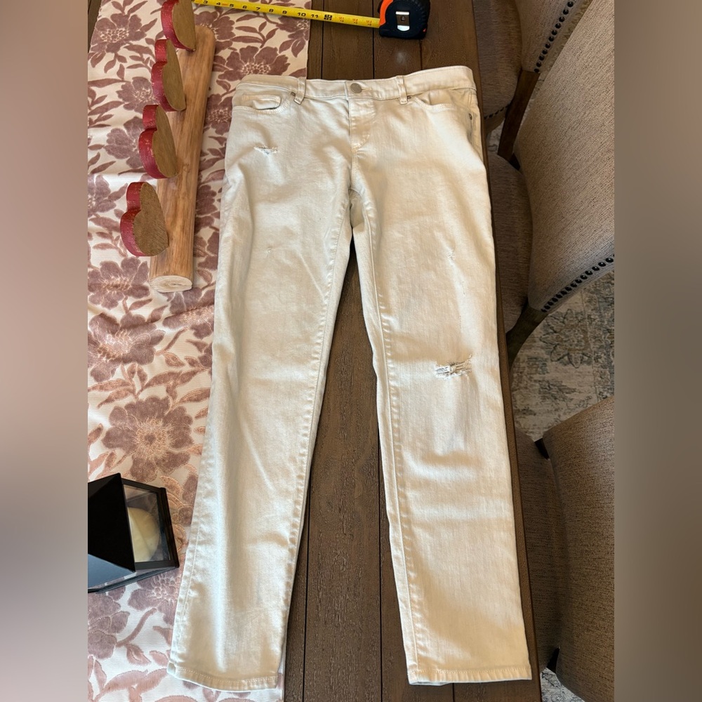 Ann Taylor Loft Relaxed Skinny jeans. Size 4P